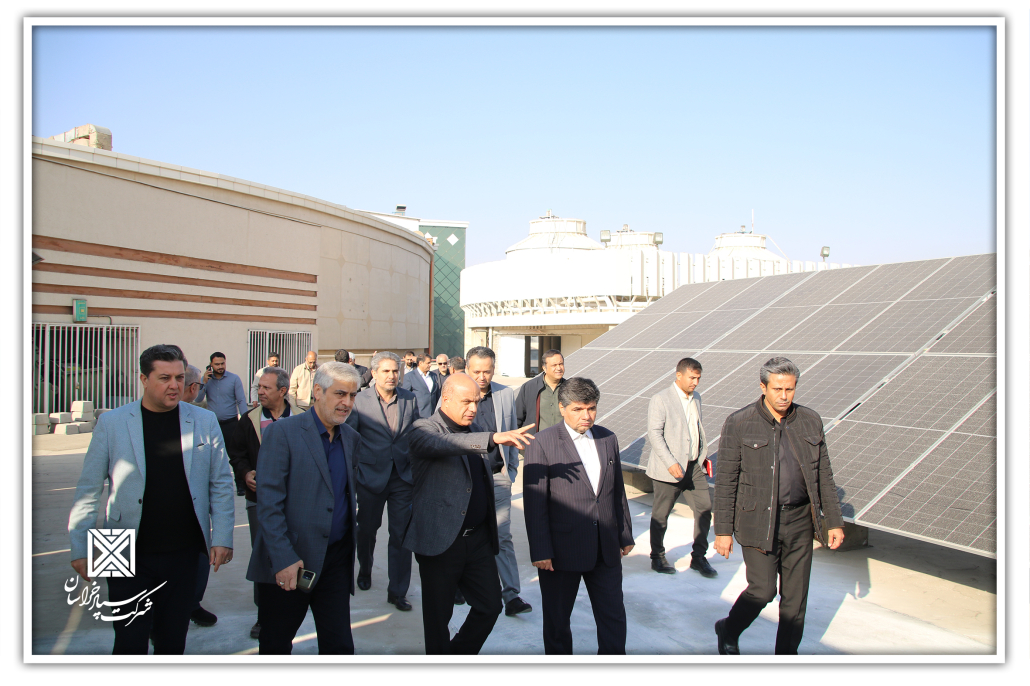 22 1030x686 - بازدید معاون استاندار و فرماندار مشهد، مدیرعامل و مدیران شرکت توزیع برق مشهد، معاونین شهرداری منطقه دو مشهد از نیروگاه 750 کیلوواتی پشت بامی مجتمع های تجاری الماس شرق و وصال