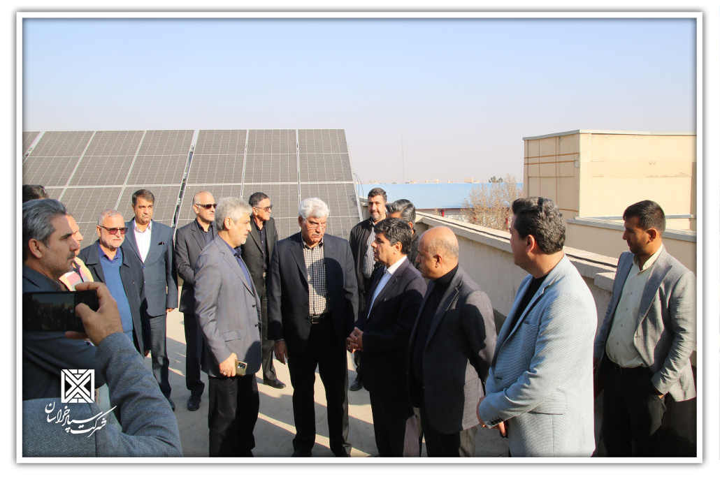 33 1030x686 - بازدید معاون استاندار و فرماندار مشهد، مدیرعامل و مدیران شرکت توزیع برق مشهد، معاونین شهرداری منطقه دو مشهد از نیروگاه 750 کیلوواتی پشت بامی مجتمع های تجاری الماس شرق و وصال