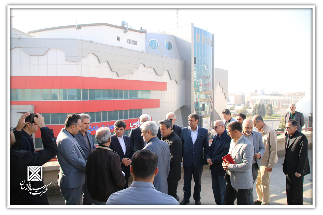 44 1030x686 - بازدید معاون استاندار و فرماندار مشهد، مدیرعامل و مدیران شرکت توزیع برق مشهد، معاونین شهرداری منطقه دو مشهد از نیروگاه 750 کیلوواتی پشت بامی مجتمع های تجاری الماس شرق و وصال
