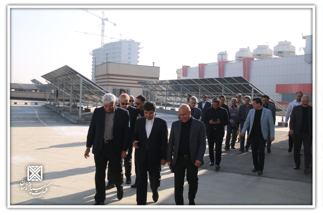 55 1030x686 - بازدید معاون استاندار و فرماندار مشهد، مدیرعامل و مدیران شرکت توزیع برق مشهد، معاونین شهرداری منطقه دو مشهد از نیروگاه 750 کیلوواتی پشت بامی مجتمع های تجاری الماس شرق و وصال