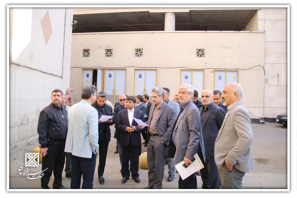 66 1030x686 - بازدید معاون استاندار و فرماندار مشهد، مدیرعامل و مدیران شرکت توزیع برق مشهد، معاونین شهرداری منطقه دو مشهد از نیروگاه 750 کیلوواتی پشت بامی مجتمع های تجاری الماس شرق و وصال