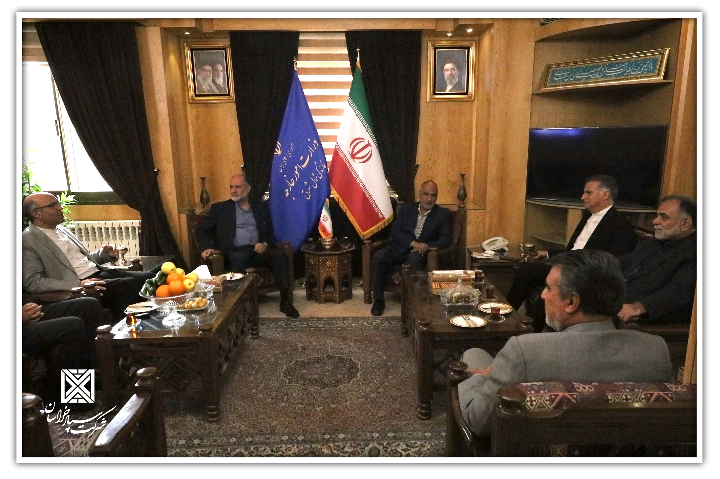 دیدار با مشاور وزیر و ریاست نمایندگی وزارت امور خارجه در شمال شرق کشور و رایزن های اقتصادی نمایندگی و مدیرعامل منطقه آزاد تجاری صنعتی سرخس در سالن جلسات شرکت سپاد خراسان 01 - دیدار با مشاور وزیر و ریاست نمایندگی وزارت امور خارجه در شمال شرق کشور و رایزن های اقتصادی نمایندگی و مدیرعامل منطقه آزاد تجاری صنعتی سرخس در سالن جلسات شرکت سپاد خراسان