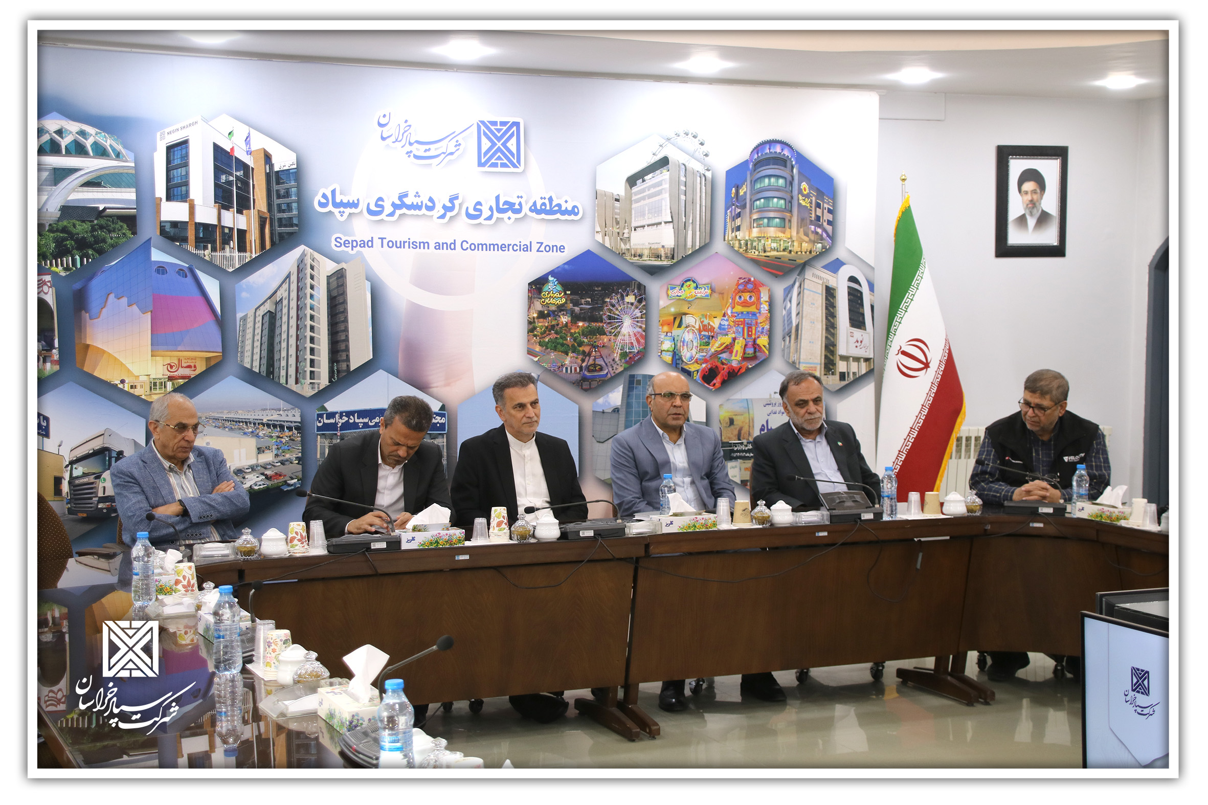 2 1 - دیدار با مشاور وزیر و ریاست نمایندگی وزارت امور خارجه در شمال شرق کشور و رایزن های اقتصادی نمایندگی و مدیرعامل منطقه آزاد تجاری صنعتی سرخس در سالن جلسات شرکت سپاد خراسان